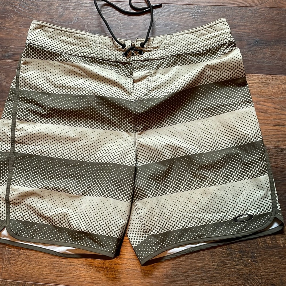 Oakley men’s board shorts size 34
